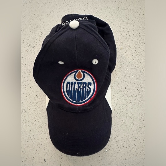 NHL Kids Oilers Black and White Cap - Picture 1 of 4